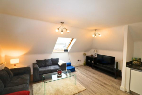 Egham Modern Two Bedroom Apartment